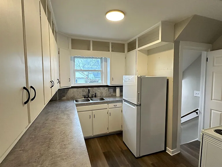 154 W Plumer St — Photo 7