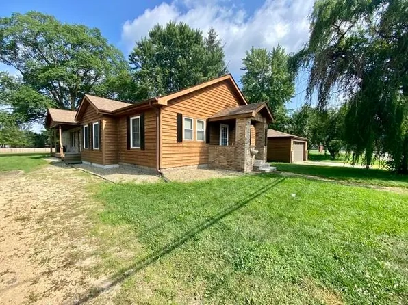 518 Brickville Rd, Sycamore, IL 60178