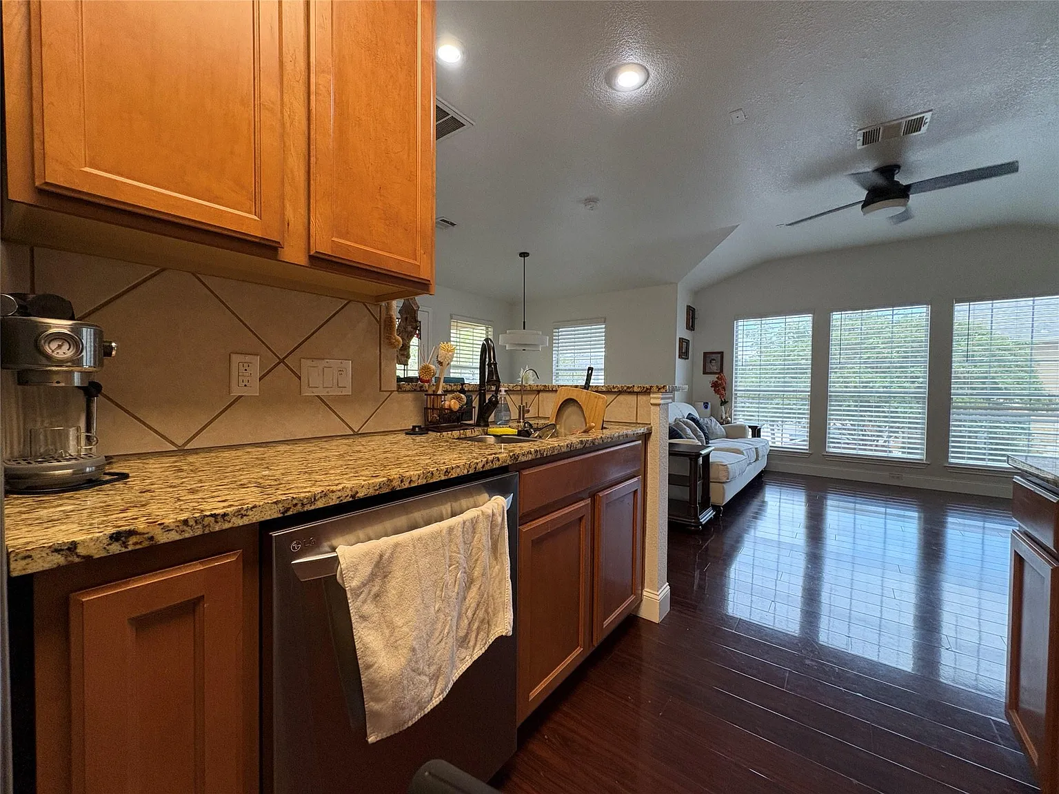 2 bed, 2.0 bath, 1114 sqft, $1,850 — Photo 4