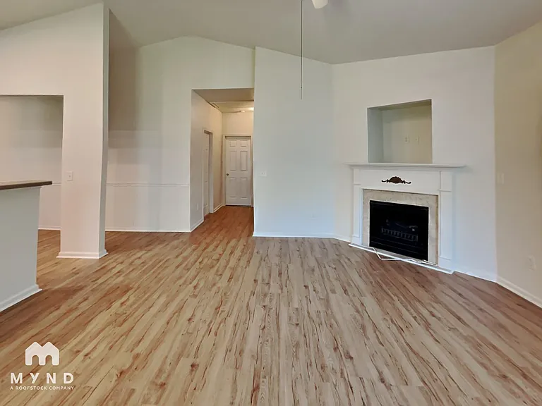 1297 Winwood Dr — Photo 3