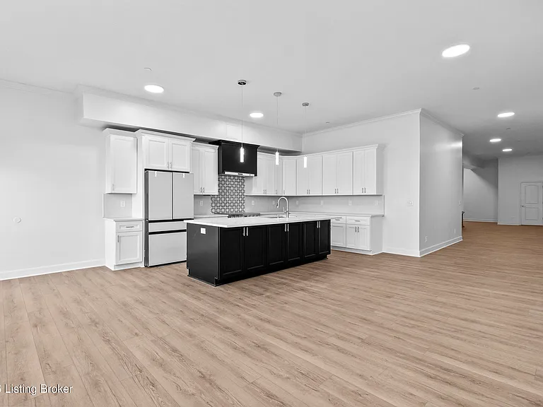540 S 4th St #401 — Photo 41