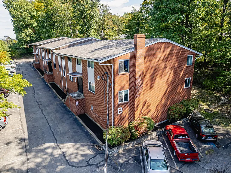 Brooklane Manor Apartments — Photo 86
