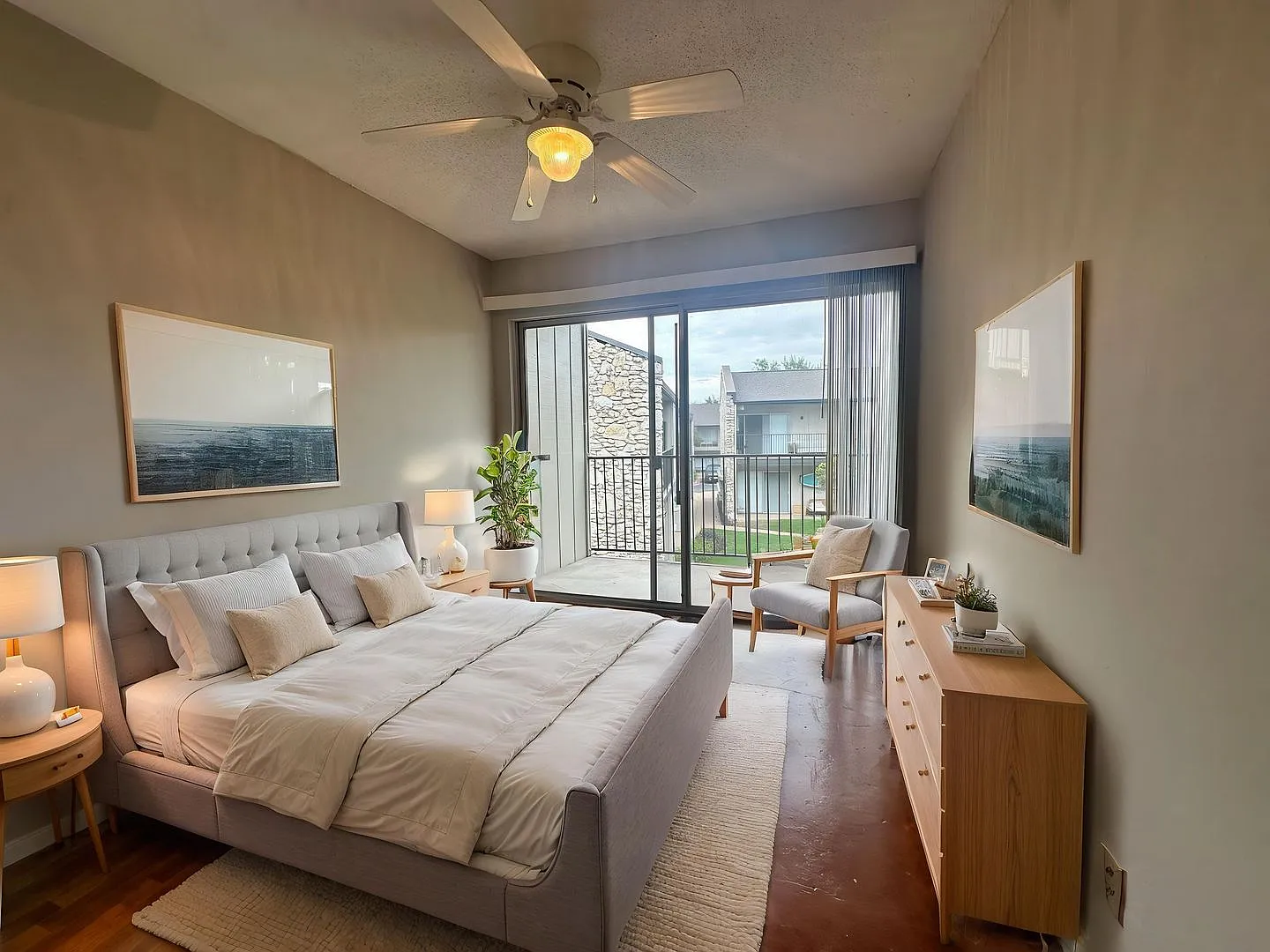 500 E Riverside Dr — Photo 3