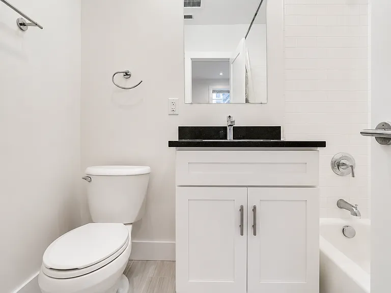 727 Quebec Pl NW #B — Photo 11