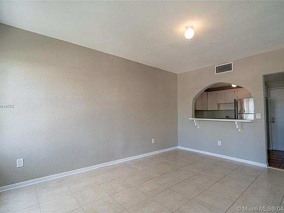 5th image of 700 Euclid Ave #212T