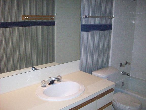 4th image of 210 Oak St Unit 406