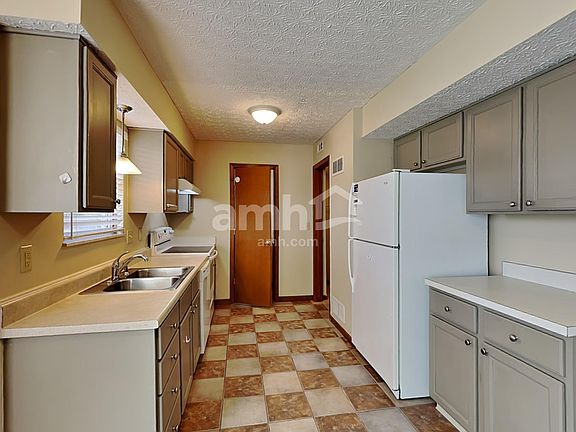 3rd image of 683 Wynstone Dr