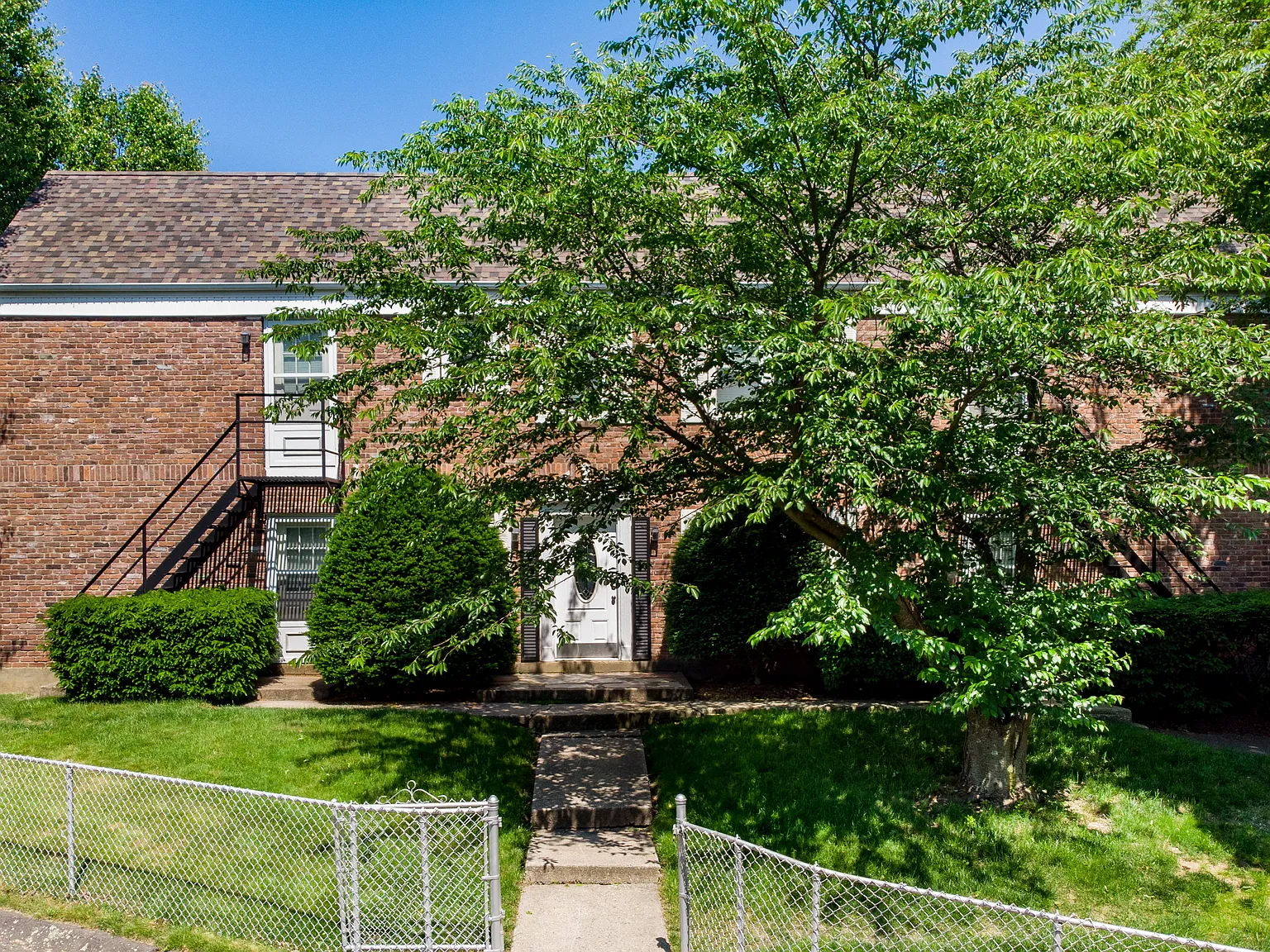 2 bed, $1,600 — Photo 3