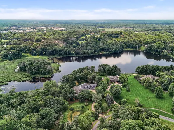 9 Hillary Farm Ln, Gem Lake, MN 55110