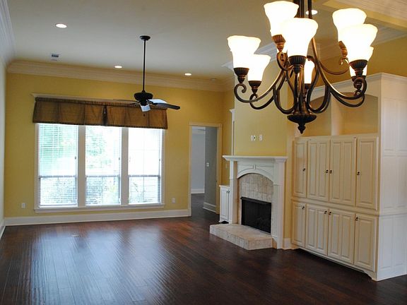 4th image of 225 S Club Ave