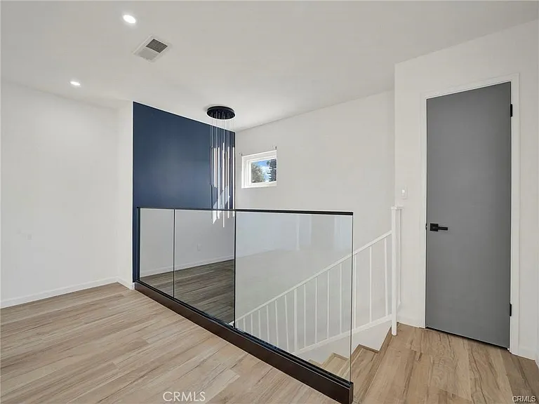 727 Robinson St — Photo 10