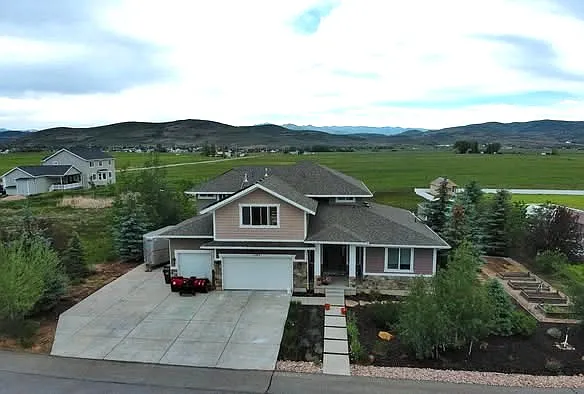 1162 Village Dr