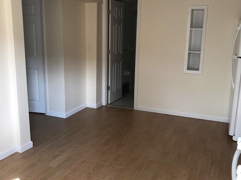 1st image of 212-00 40th Ave