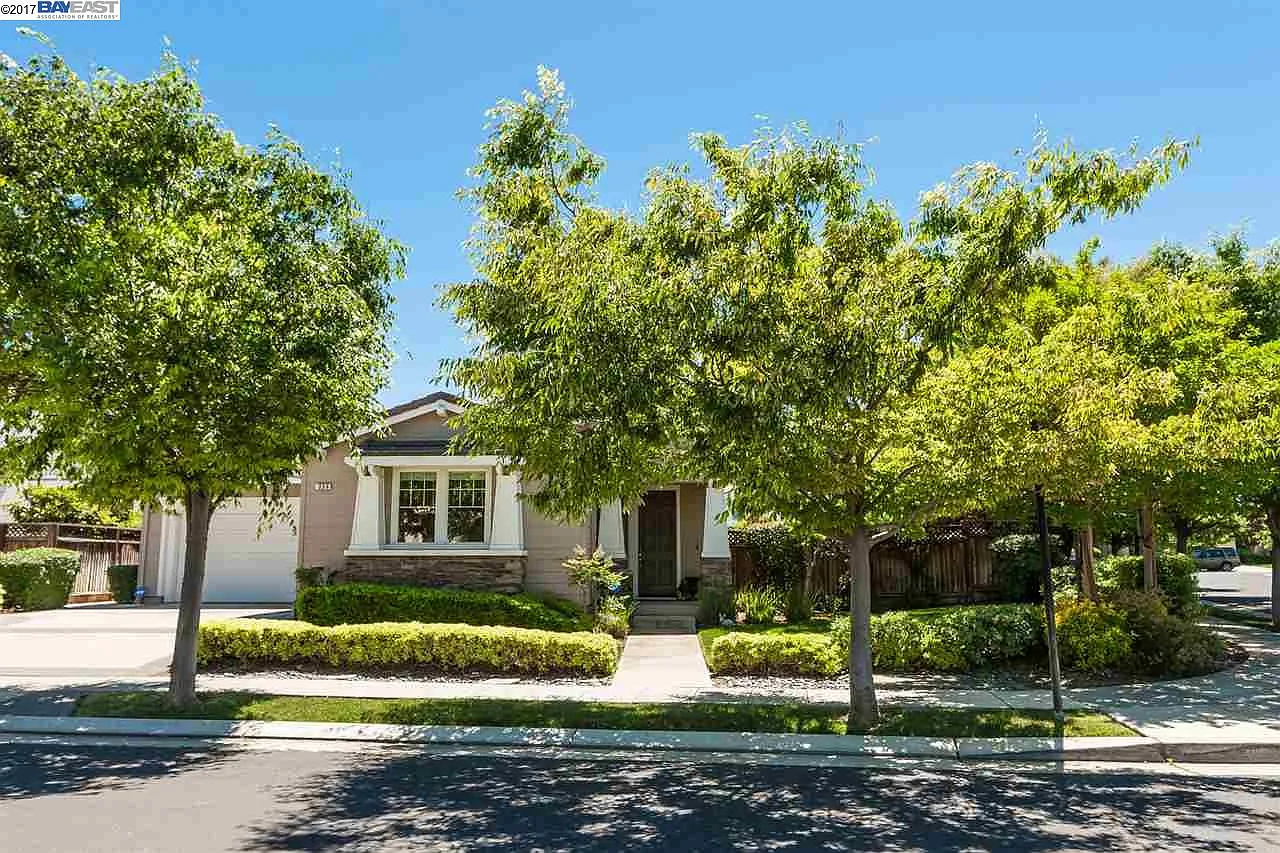 356 McLeod Ave photo 1