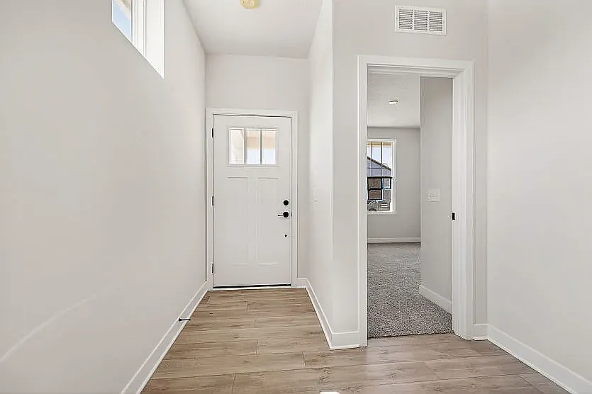 5 bed, 2746 sqft, $3,100 — Photo 3