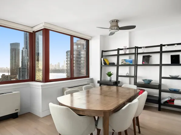 4-74 48th Avenue image 4 of 6