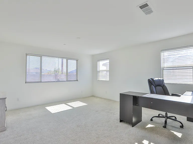 4551 Highland Ave — Photo 44