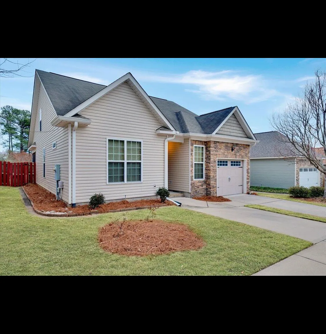 3 bed, 2.5 bath, 1922 sqft, $2,050 — Photo 2