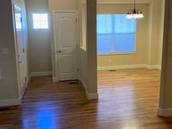 3rd image of 833 Windchime Ct