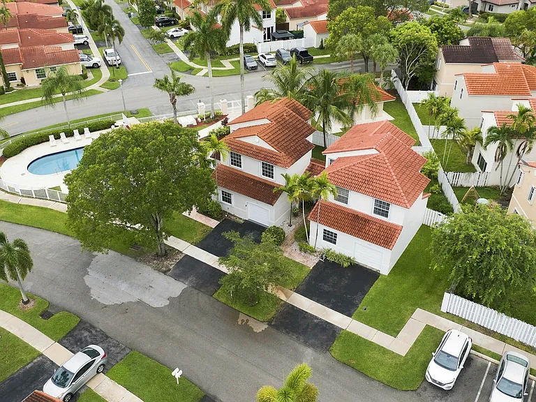 1115 SW 180th Ter — Photo 40