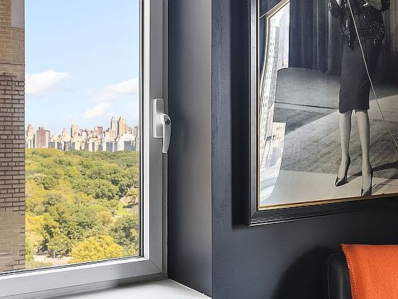 4th image of 160 Central Park S #1834