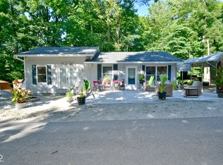 11087 Lakeshore Dr, Cloverdale, IN 46120