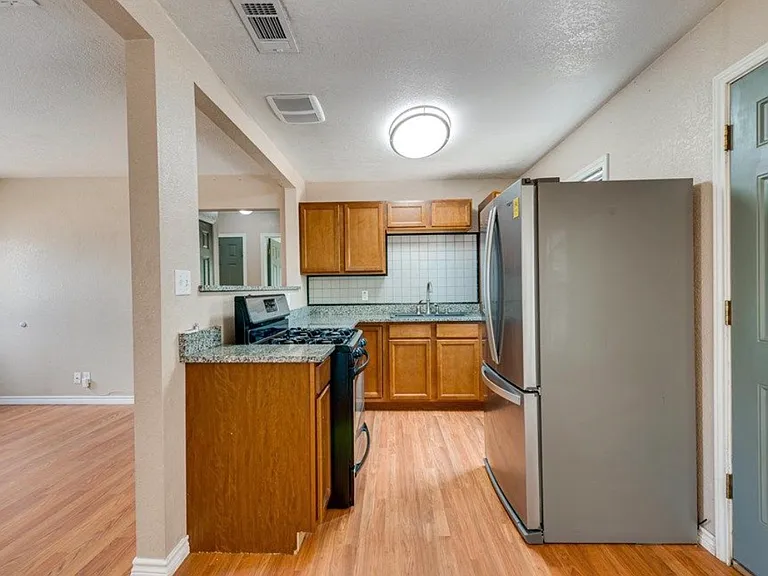 1102 Barnes Ave — Photo 13