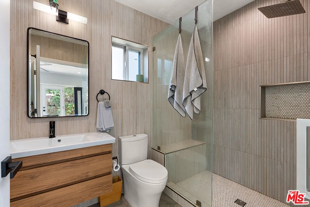 1 bed, 400 sqft, $2,400 — Photo 4
