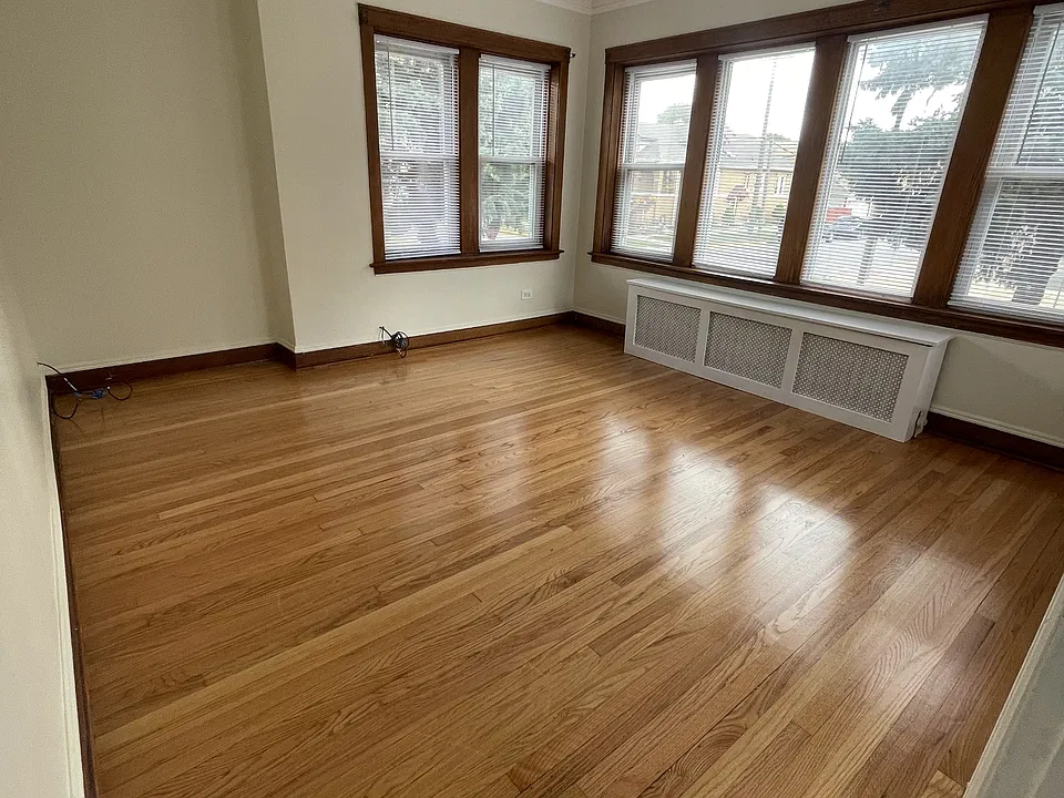 2302 Clarence Avenue - Unit 2302-1