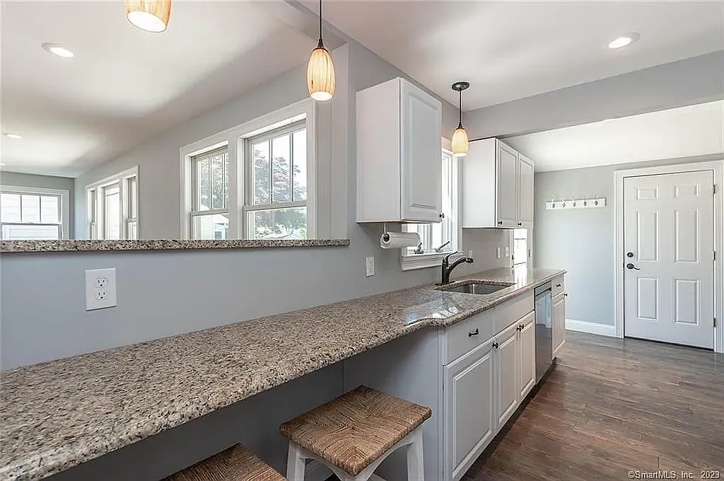 3 bed, 1.5 bath, 1250 sqft, $4,850 — Photo 3