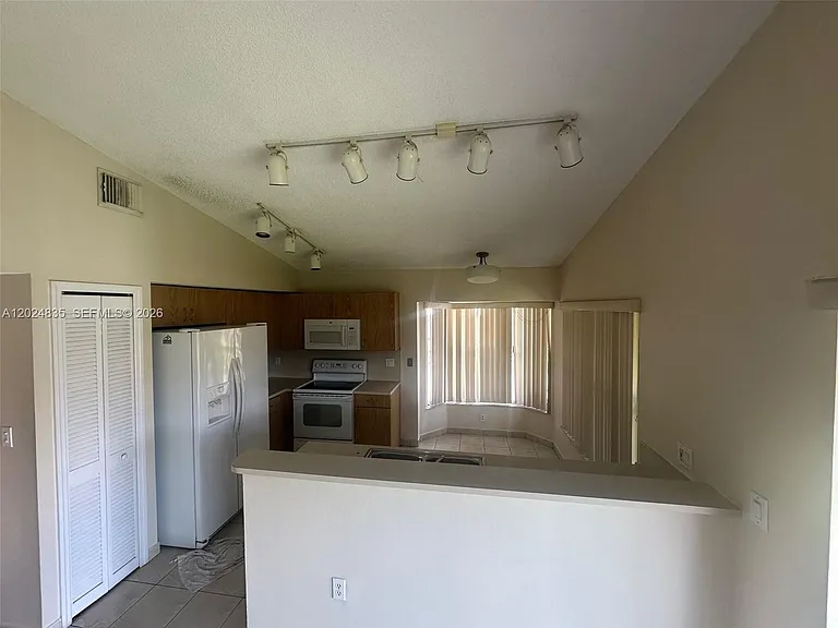 16280 SW 77th Ter — Photo 3