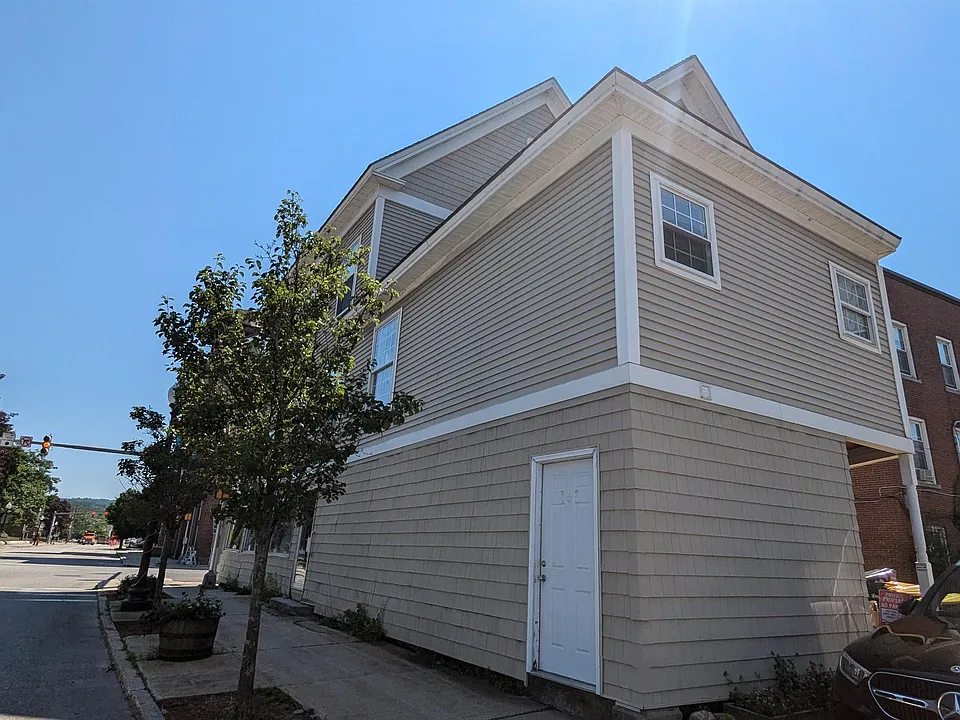 676 N Main St #2A