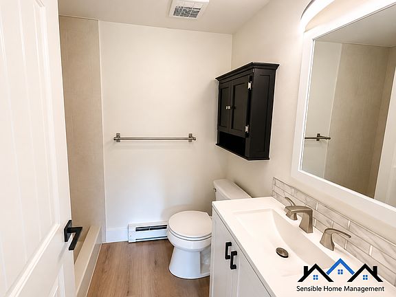2nd image of 108 Candlewyck Dr W