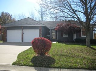 1140 SW Southcrest Dr, Blue Springs, MO 64015