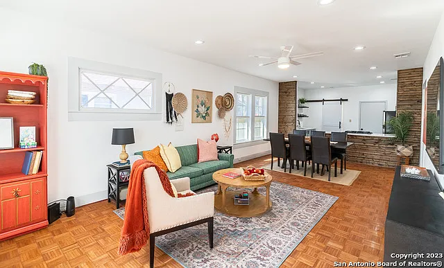 475 E French Pl — Photo 8