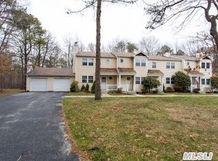 7 Rutledge Cmns, Yaphank, NY 11980