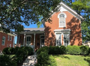 611 N 5th St, Atchison, KS 66002