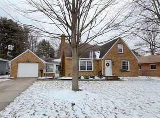 913 Oak St NW, New Philadelphia, OH 44663