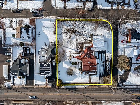 3rd image of 90 Putnam Pike