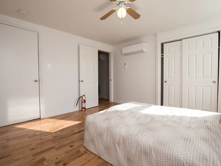 2731 Brown St #2F — Photo 3