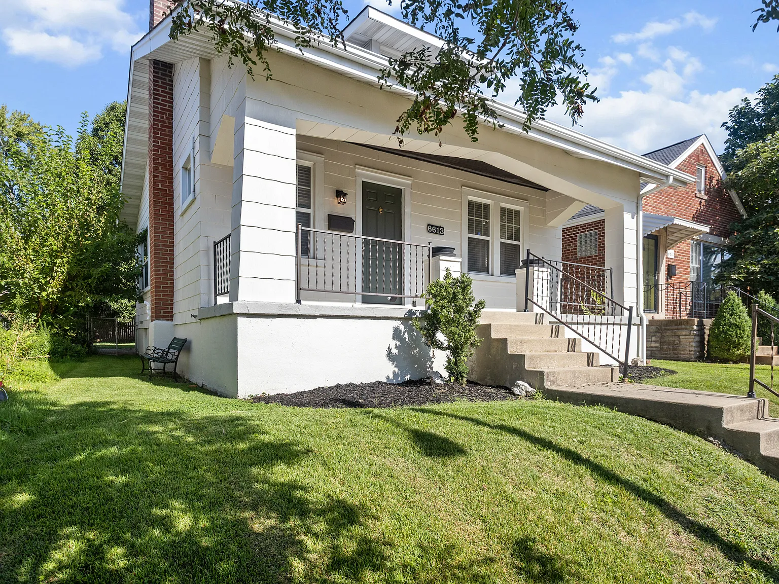 2 bed, 965 sqft, $1,800 — Photo 2