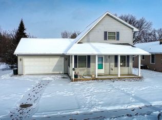 711 E Pearl St, Seymour, WI 54165