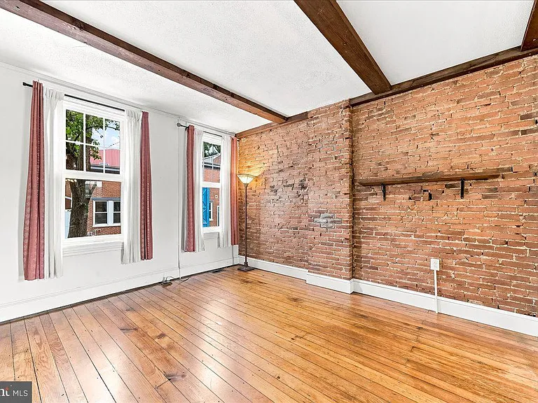 122 E Miner St — Photo 3