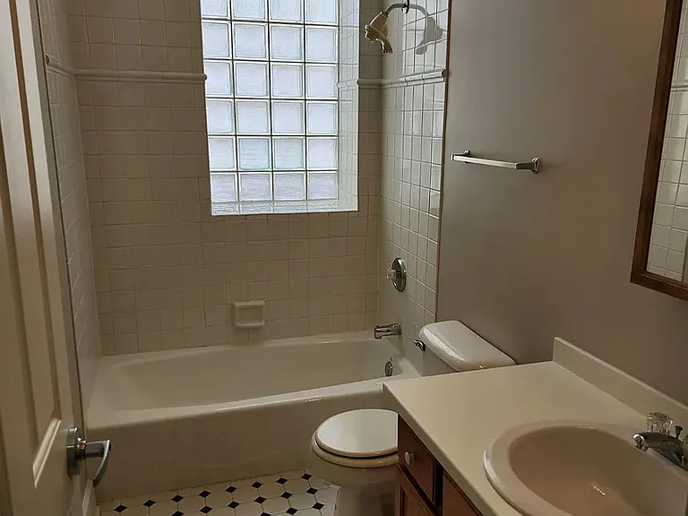 105 E 11th St #109 — Photo 15