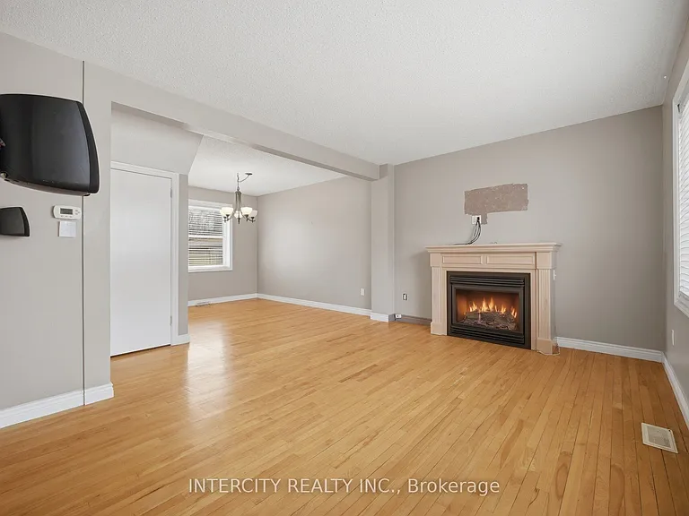 49 McCaul St — Photo 12