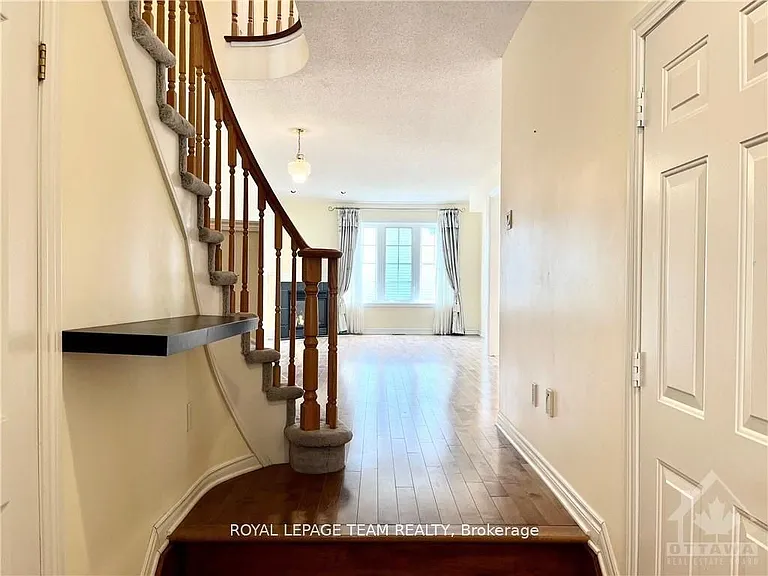 39 Bellrock Dr — Photo 5