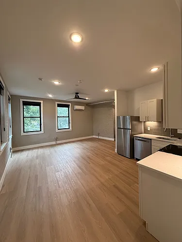 510 W Liberty St #12 Photo 1
