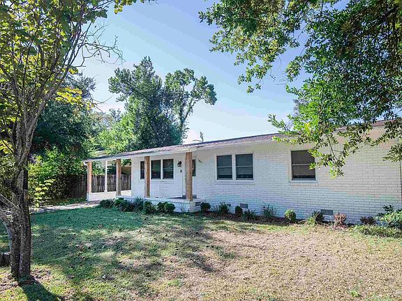 3rd image of 3841 Forest Glen Dr