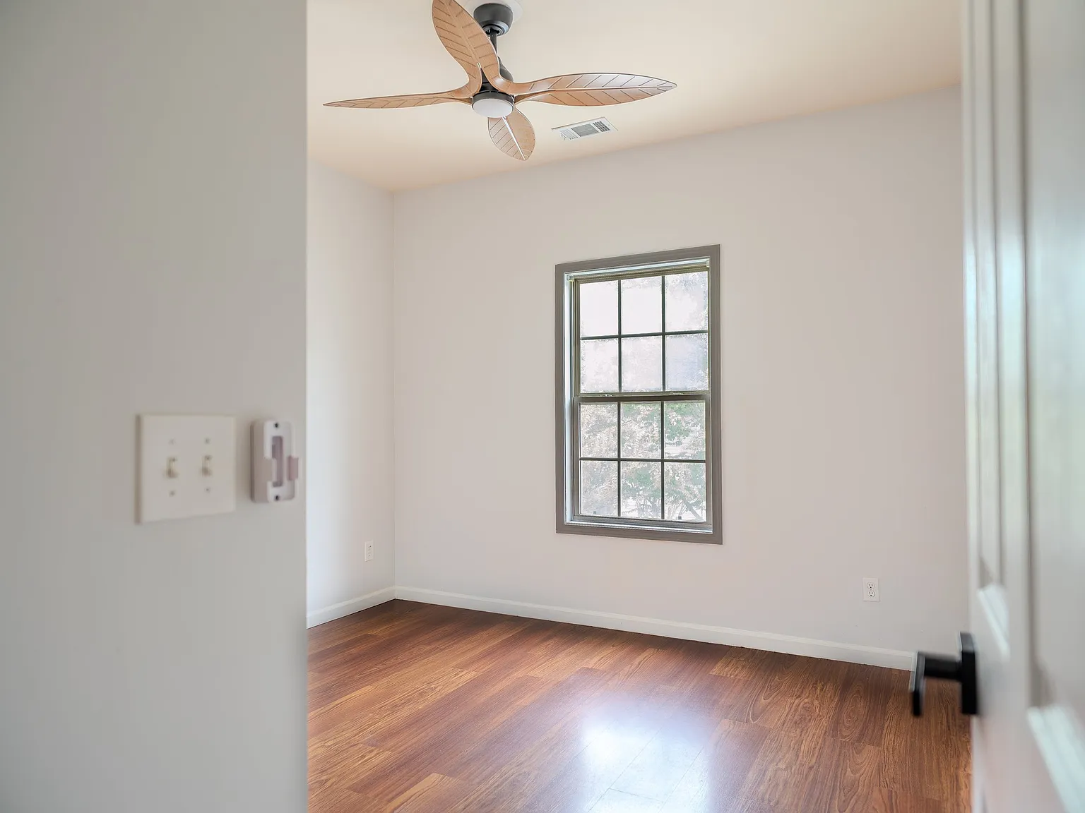 4 bed, 2.5 bath, 2000 sqft, $2,800 — Photo 3