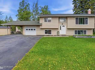 10640 Sanford Cir, Eagle River, AK 99577